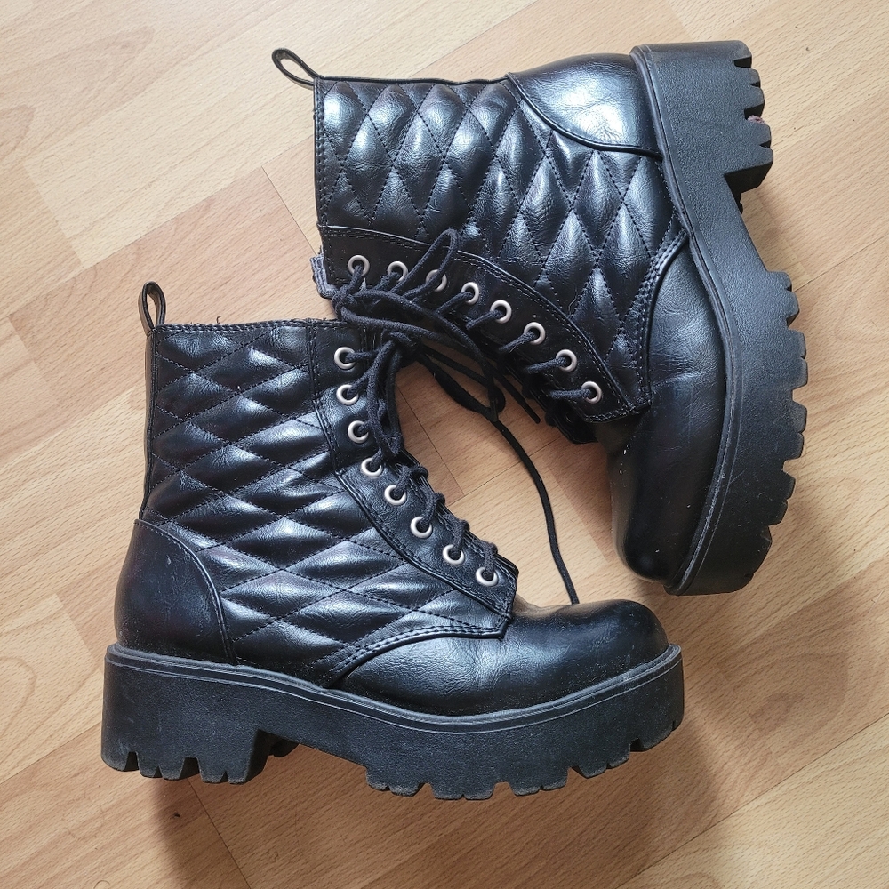 Black Quilted Lace-Up Women's Boots